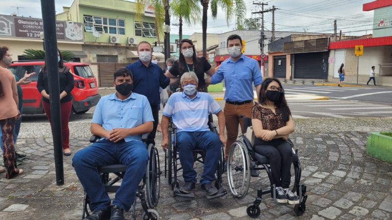 Edgard Sasaki durante o projeto Sentindo na Pele