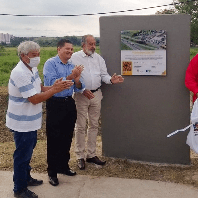 Valmir do Parque Meia Lua e Edgard Sasaki em inauguração de Praça