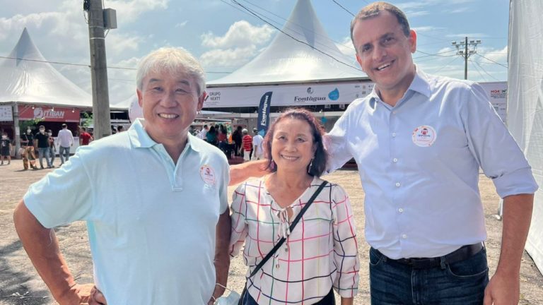 Edgard Sasaki junto ao Deputado Marco Bertaiolli e Rosa Sasaki no Festival Akimatsuri